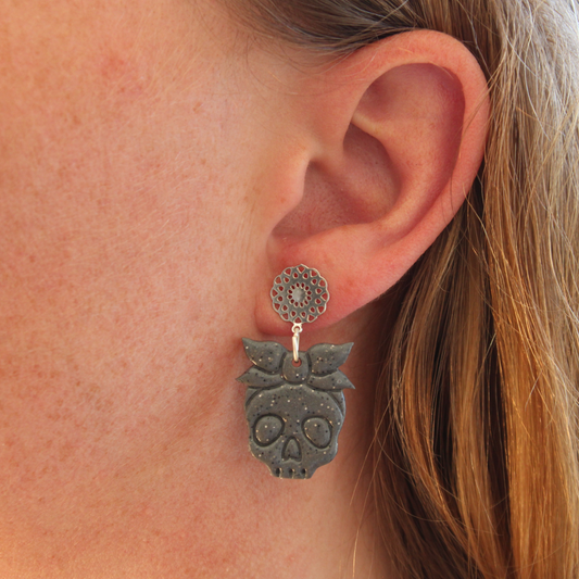 Boucles d'oreilles Tête de mort Gris